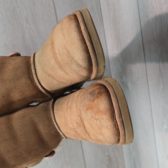 Ugg Australia Women 1962Y Tall Button 3 Leather Sheepskin Boots shoes sz 6 - Picture 5 of 15